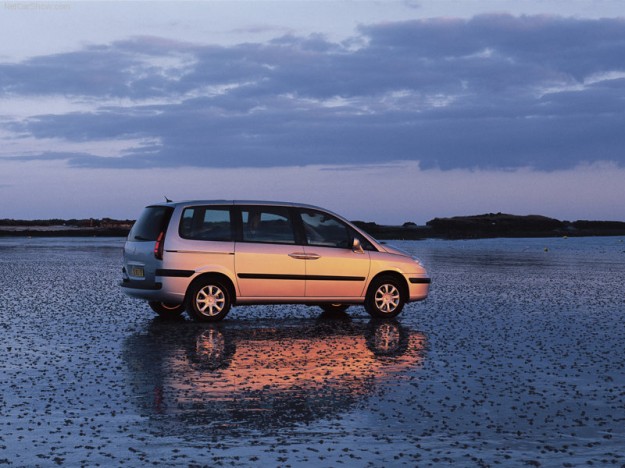 Peugeot-807_2001_800x600_wallpaper_14