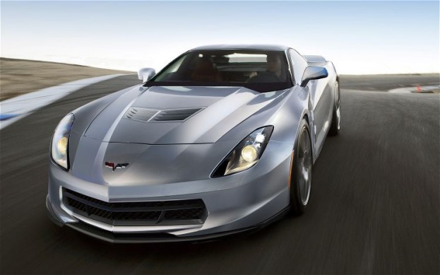 2012-Chevrolet-Corvette-C7-front-end-in-motion-623x389