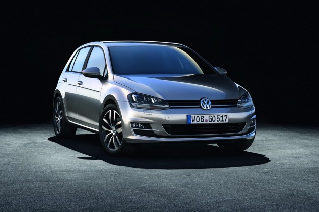 2013-VW-Golf-7_20