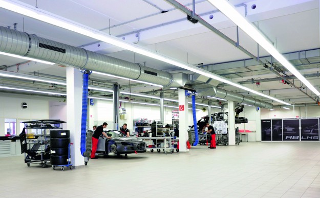 Audi Service Training Center Neckarsulm /Audi Kundensport: Knowhow-Transfer zwischen Rennstrecke und Strasse mit dem R8 LMS
