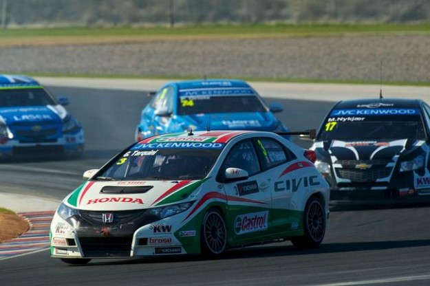 20393_Podium_And_More_Points_For_Honda_Civics_In_Argentina