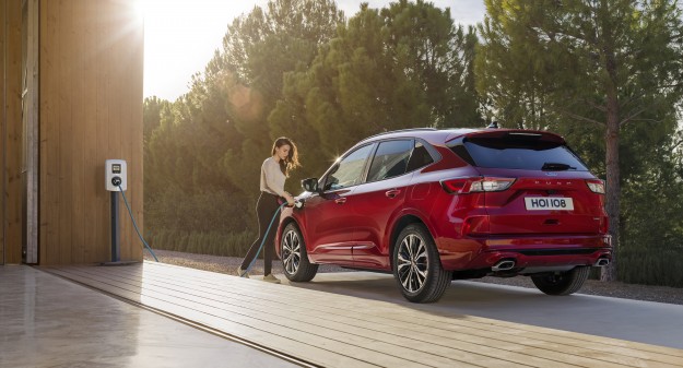 Ford Kuga 2019 Ładowanie
